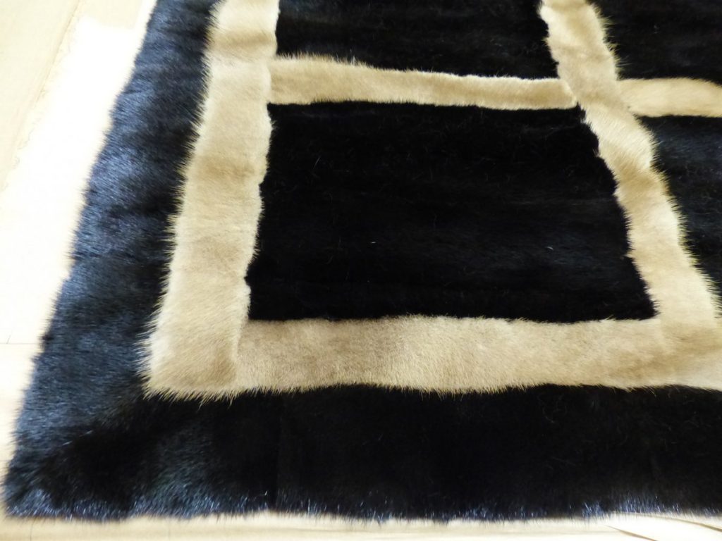 Die Ecke der Pelzdecke.